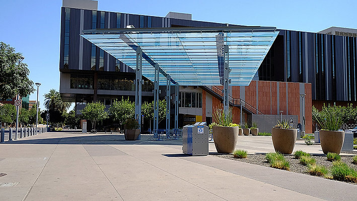 39 - COLLEGE COMMONS